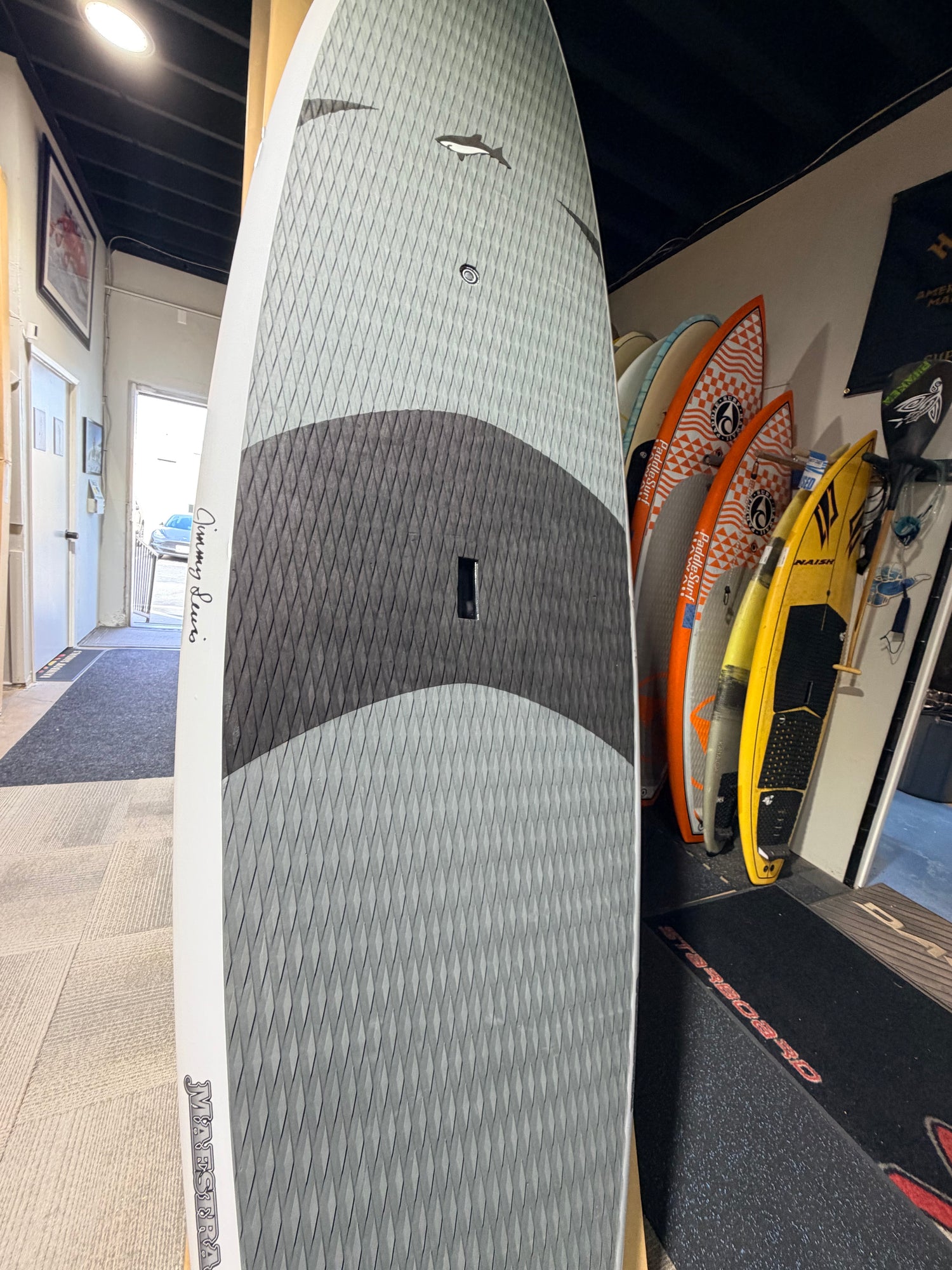 Used - Jimmy Lewis Maestro 9’9″x33″x4.4″ 180L – 20.5 lbs