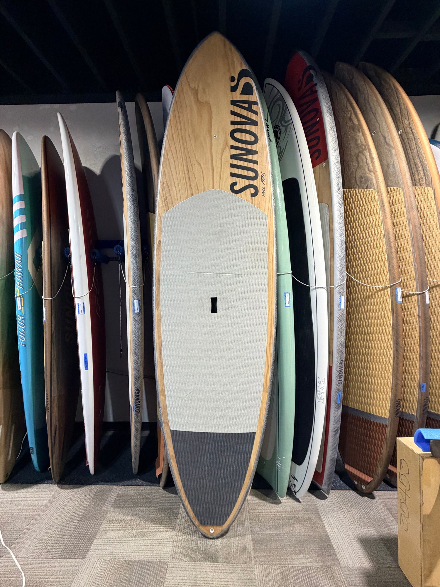 USED - SUNOVA ONE 10'11" x 34" 203L SUP